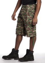 Load image into Gallery viewer, Men&#39;s Camo Shorts
