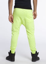 Load image into Gallery viewer, Men&#39;s Drop Crotch Jogger
